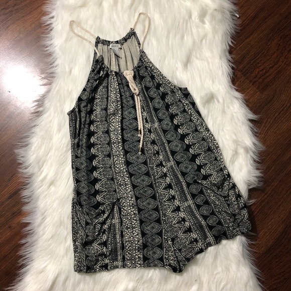 🌻SOLD🌻 Forever 21 black & white printed romper - Picture 2 of 8